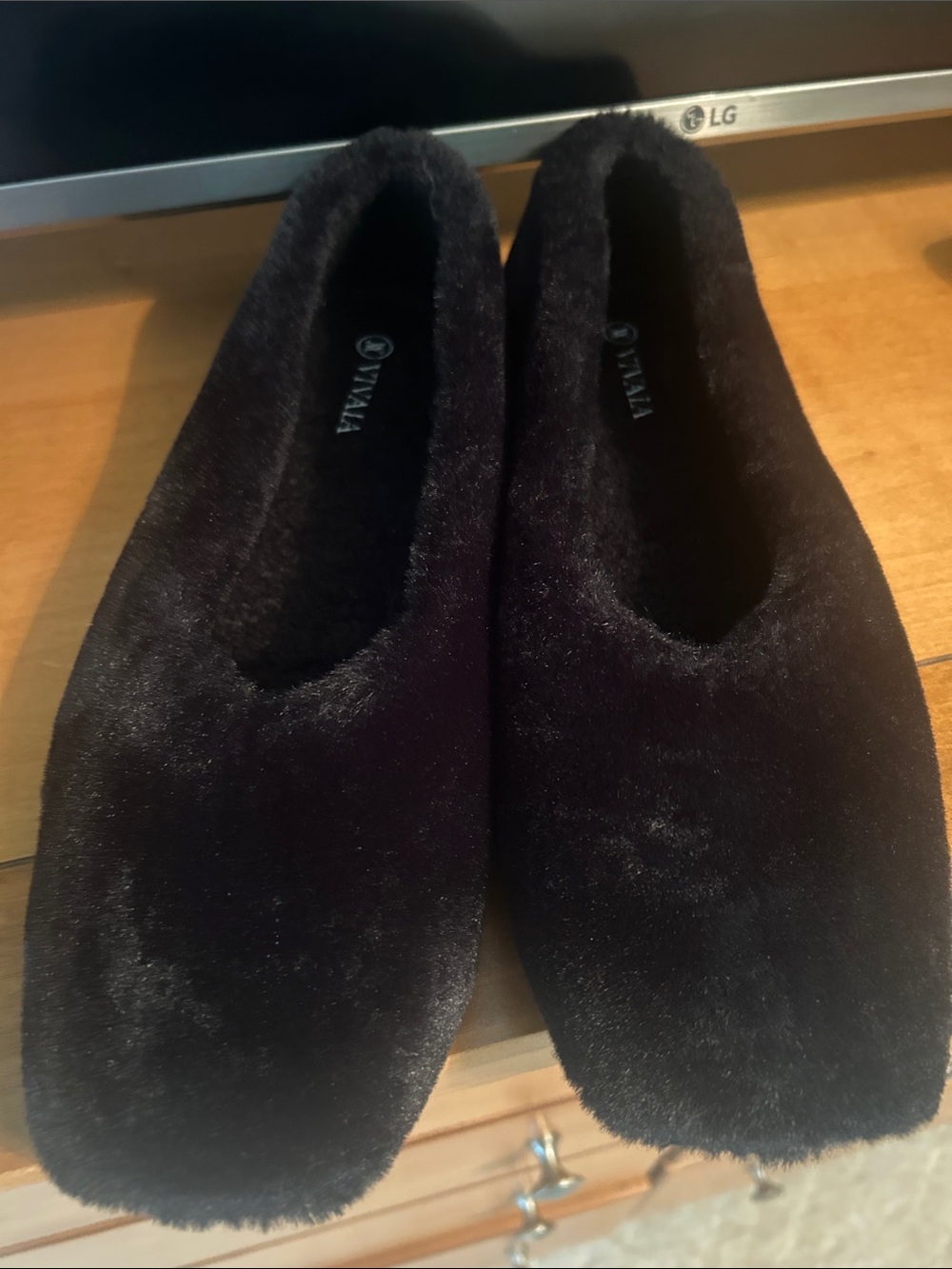 Women’s Plush Black Ballet Flats by VIMALA